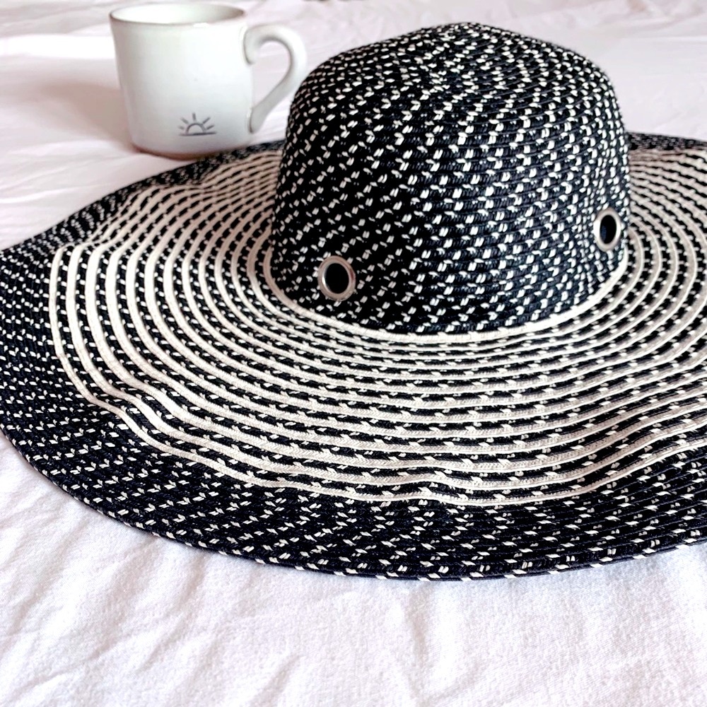 D&Y floppy paper sun hat